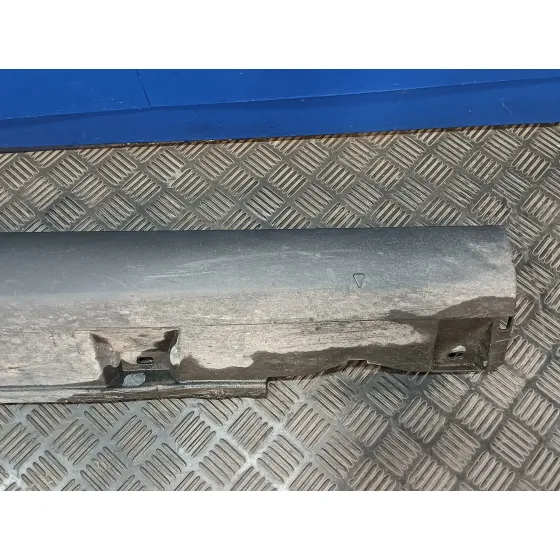 Talonera Derecha para Ford Focus Lim. (Cb8)