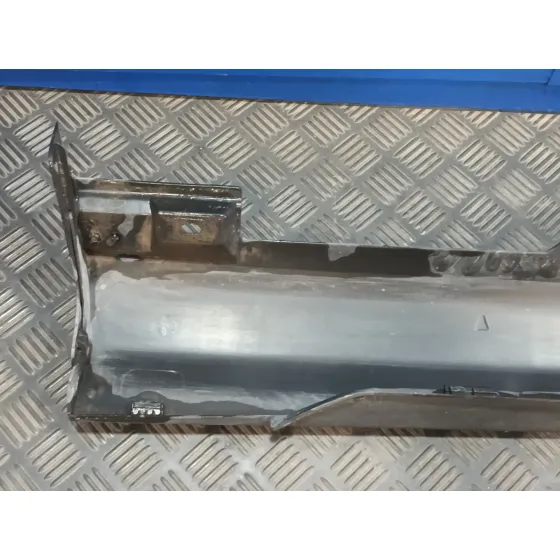 Talonera Derecha para Ford Focus Lim. (Cb8)