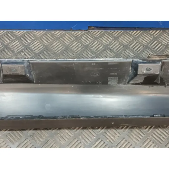 Talonera Derecha para Ford Focus Lim. (Cb8)