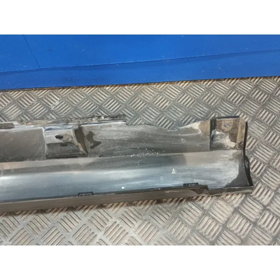 Talonera Derecha para Ford Focus Lim. (Cb8)