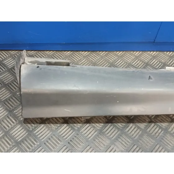 Talonera Izquierda para Ford Focus Lim. (Cb8)