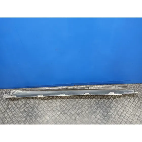 Talonera Izquierda para Ford Focus Lim. (Cb8)