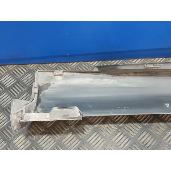 Talonera Izquierda para Ford Focus Lim. (Cb8)