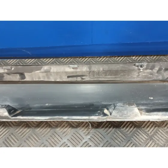 Talonera Izquierda para Ford Focus Lim. (Cb8)