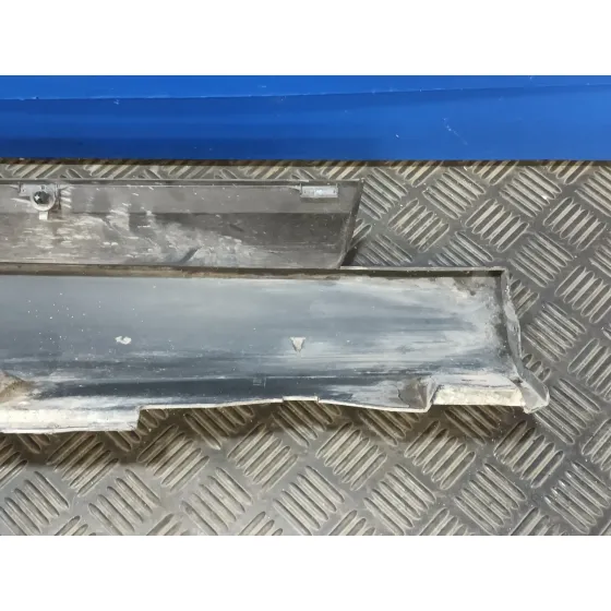 Talonera Izquierda para Ford Focus Lim. (Cb8)
