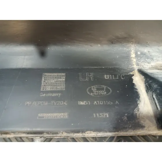 Talonera Izquierda para Ford Focus Lim. (Cb8)