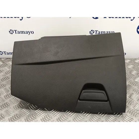 Guantera para Ford Focus Lim. (Cb8)