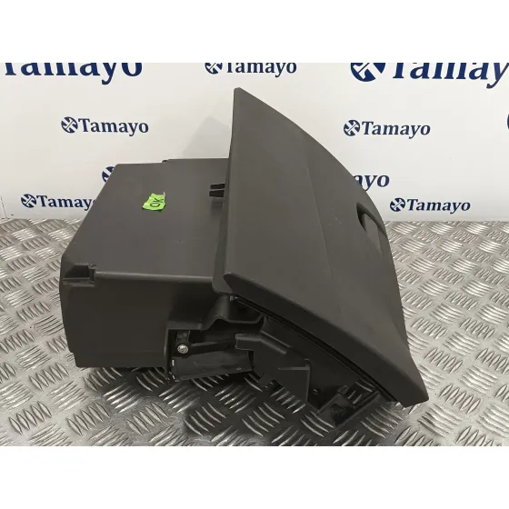 Guantera para Ford Focus Lim. (Cb8)