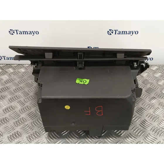 Guantera para Ford Focus Lim. (Cb8)