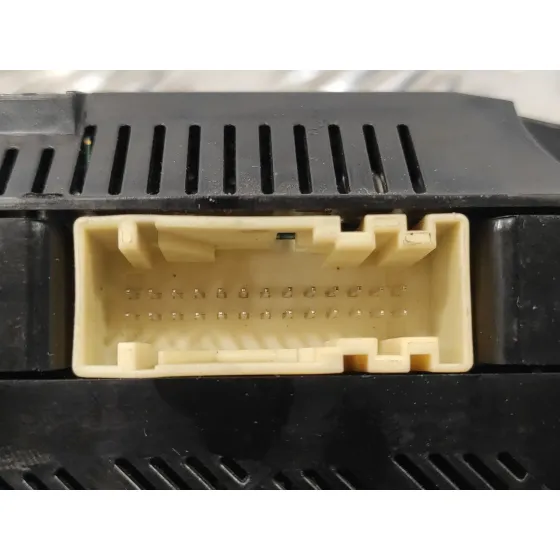 Mando Climatizador para Ford Focus Lim. (Cb8)