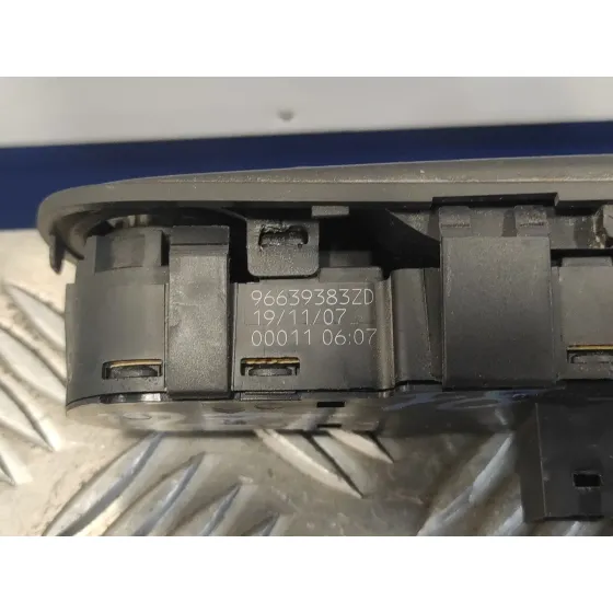 Mando Elevalunas Delantero Izquierdo para Citroën C4 Picasso