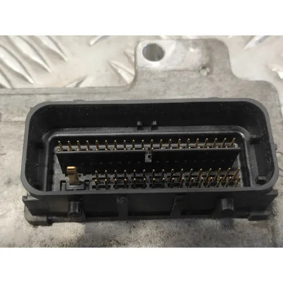 Centralita Motor Uce para Opel Astra J Lim.