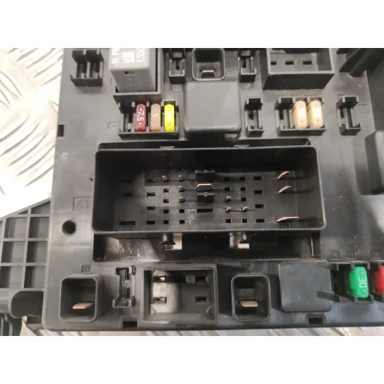 Caja Reles / Fusibles para Opel Astra J Lim.