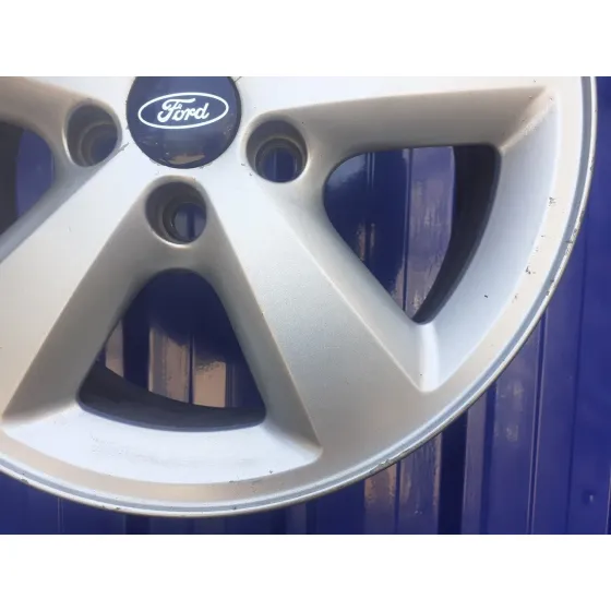 Llanta para Ford Focus Berlina (Cap)