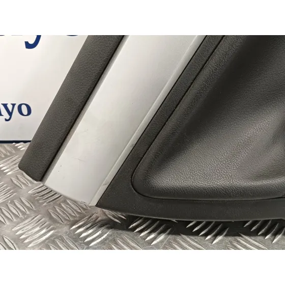 Guarnecido Puerta Trasera Izquierda para Volkswagen Touareg (7L6)