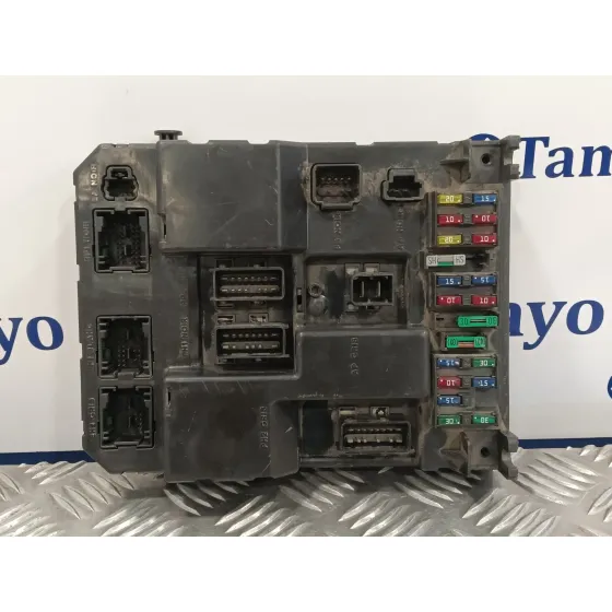 Caja Reles / Fusibles para Peugeot 307 Break / Sw (S1)