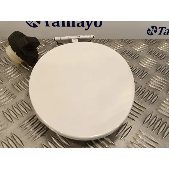 Tapa Exterior Combustible para Mazda 3 Lim. (Bl)