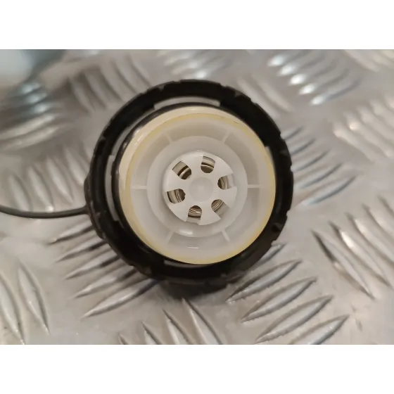 Tapa Exterior Combustible para Mazda 3 Lim. (Bl)