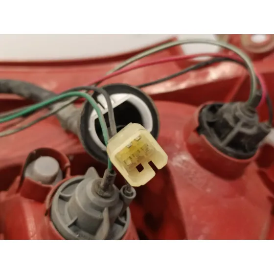 Piloto Trasero Izquierdo para Suzuki Swift Berlina (Mz)
