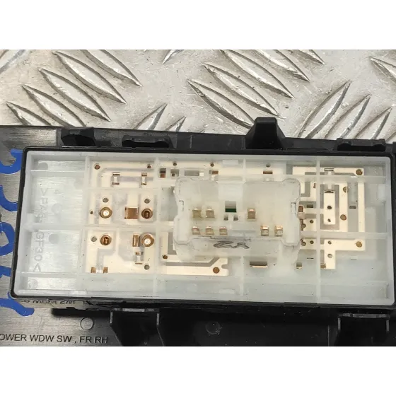 Mando Elevalunas Delantero Derecho para Nissan Micra V (K14)