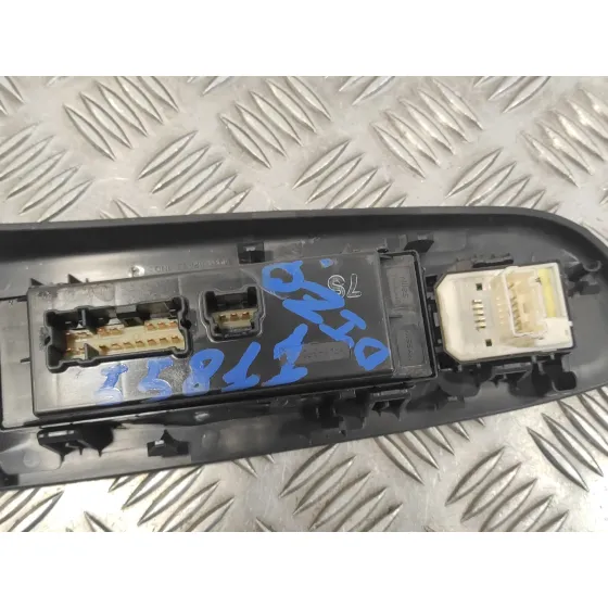 Mando Elevalunas Delantero Izquierdo para Nissan Micra V (K14)