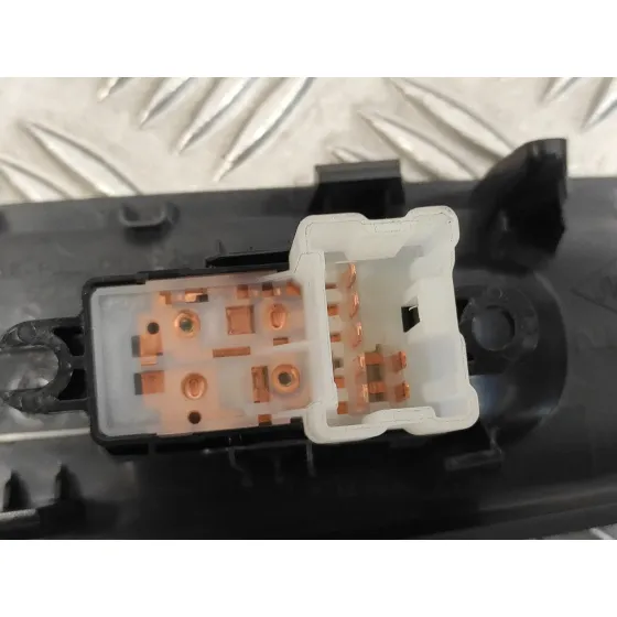 Mando Elevalunas Trasero Derecho para Nissan Micra V (K14)