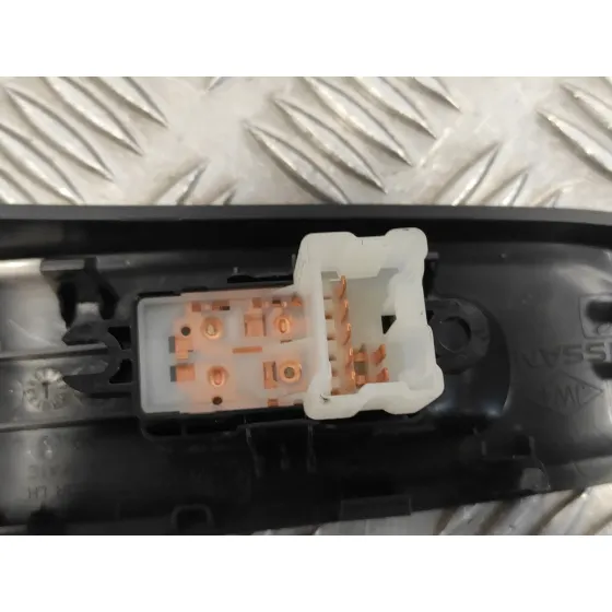 Mando Elevalunas Trasero Izquierdo para Nissan Micra V (K14)