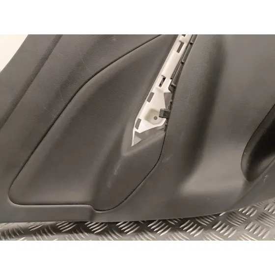 Guarnecido Puerta Trasera Izquierda para Nissan Micra V (K14)