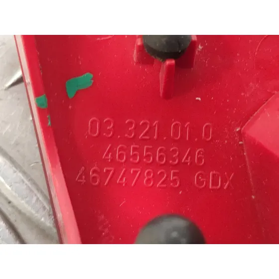 Piloto Trasero Derecho Porton para Alfa Romeo 147 (190)