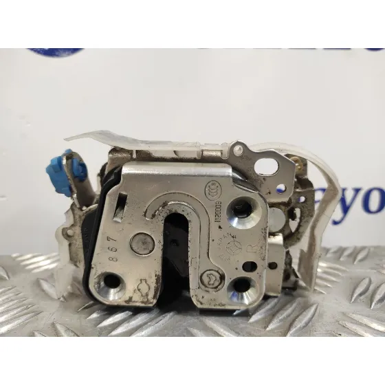 Cerradura Puerta Delantera Derecha para Nissan Cabstar ->09.06