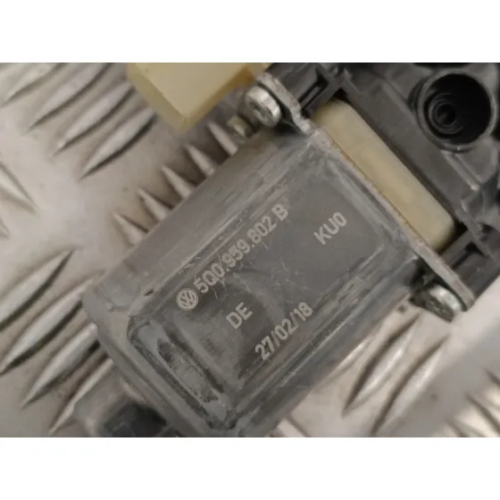 Elevalunas Delantero Derecho para Seat Leon (5F1)