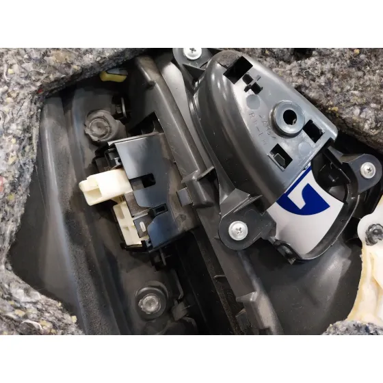Guarnecido Puerta Trasera Derecha para Toyota Rav 4 (A3)