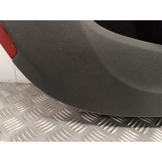 Guarnecido Puerta Trasera Derecha para Volkswagen Passat Variant (365)