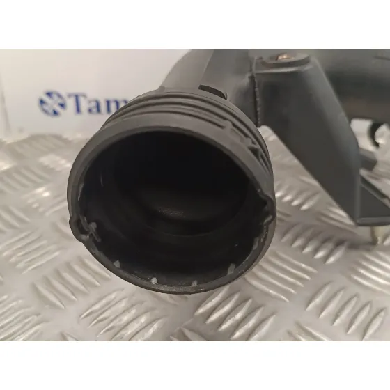Tubo para Volkswagen Passat Berlina (3B3)