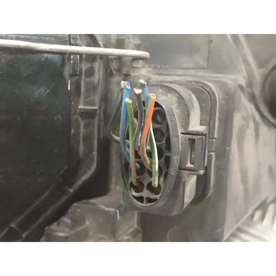 Faro Derecho para Ford Focus Berlina (Cak)