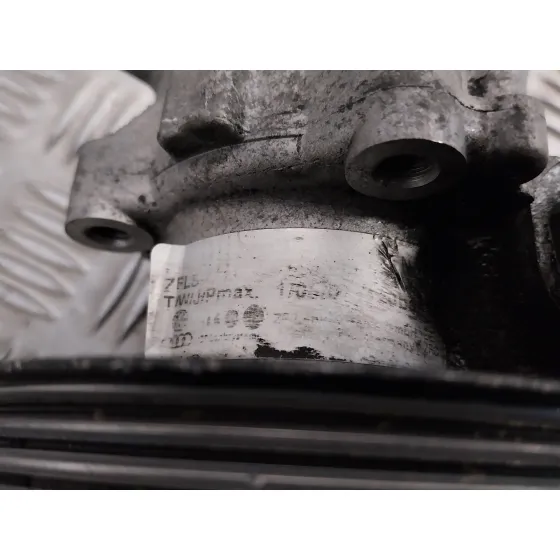 Bomba Direccion para Audi A4 Berlina (8E)