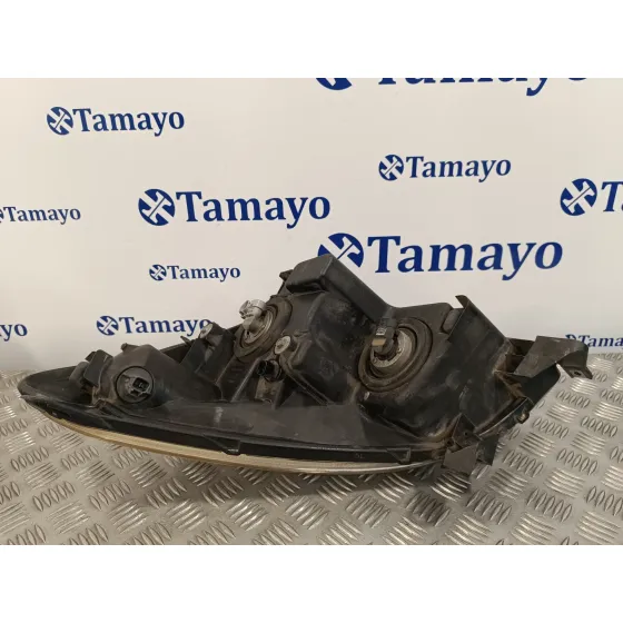 Faro Derecho para Toyota Corolla Verso (R1)