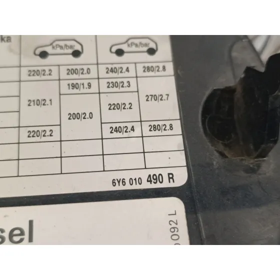 Tapa Exterior Combustible para Skoda Fabia (6Y2/6Y3)