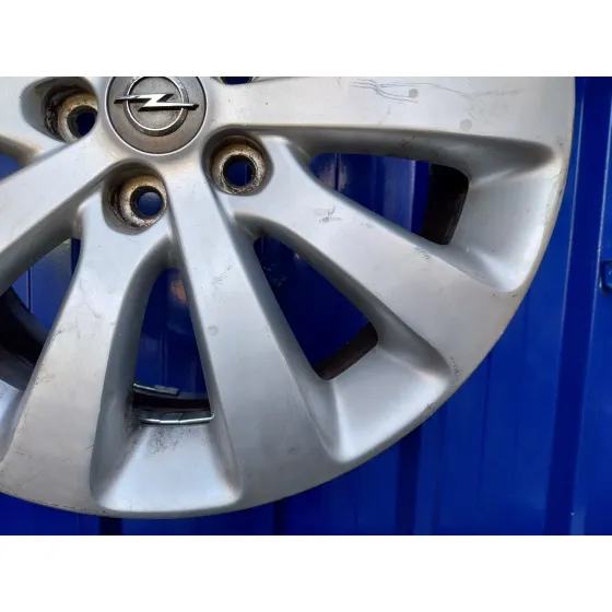 Llanta para Opel Astra J Lim.