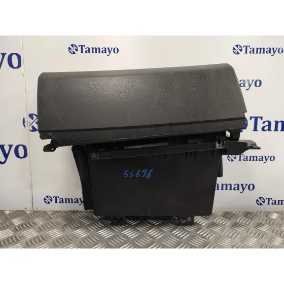Guantera para Mercedes-Benz Clase B (W245)