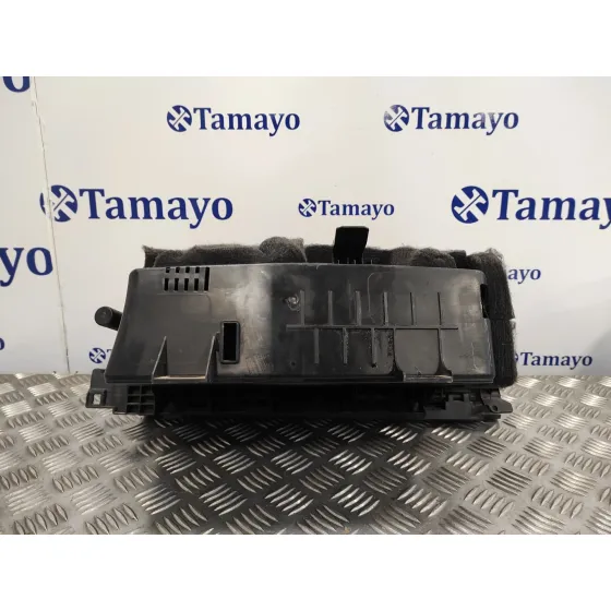 Guantera para Mercedes-Benz Clase B (W245)