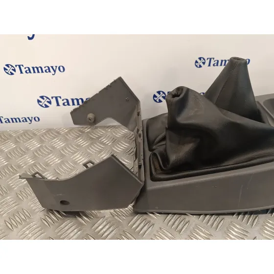 Apoyabrazos Central para Nissan Terrano/Terrano.ii (R20)