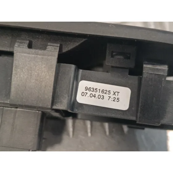 Mando Elevalunas Delantero Derecho para Peugeot 307 (S1)