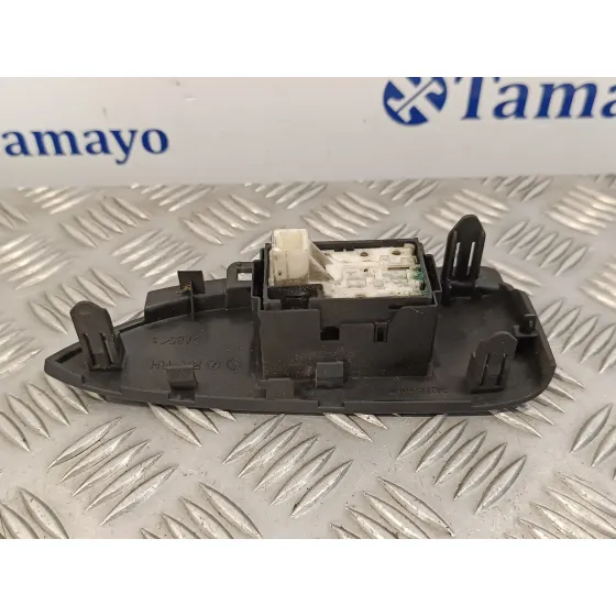 Mando Elevalunas Trasero Derecho para Toyota Prius (Nhw30)