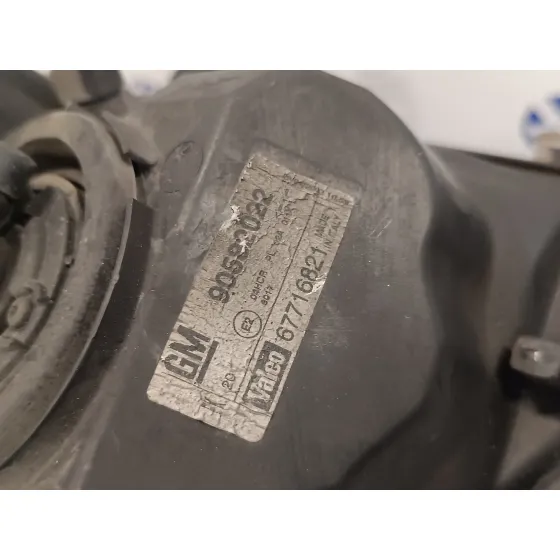 Faro Derecho para Opel Zafira A