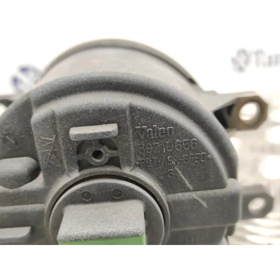Faro Antiniebla Derecho para Toyota Avensis (T27)