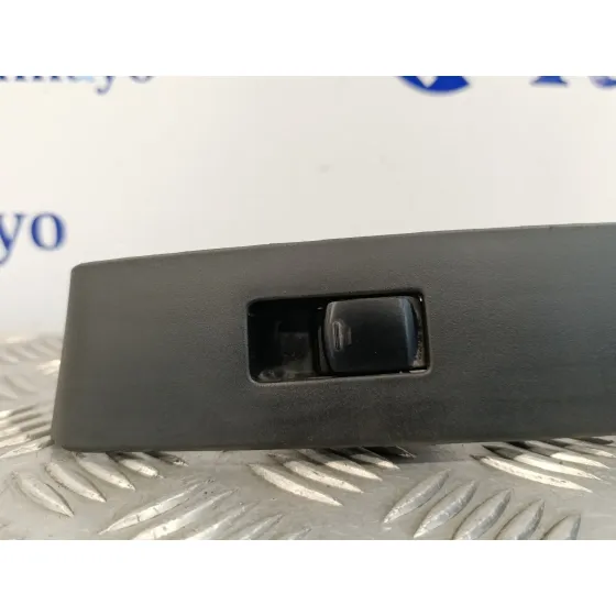 Mando Elevalunas Delantero Derecho para Nissan Micra (K12E)