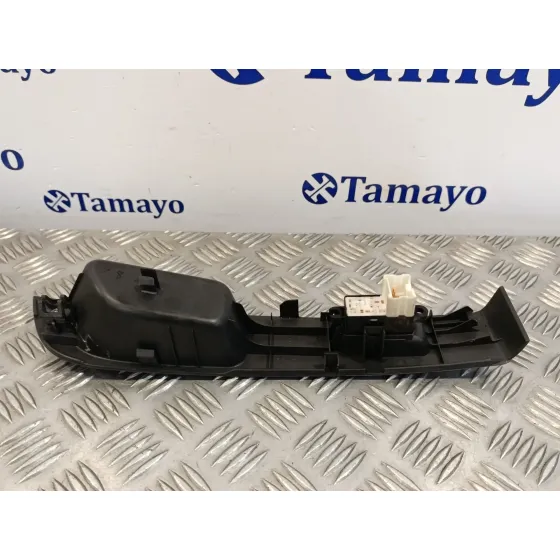 Mando Elevalunas Delantero Derecho para Nissan Micra (K12E)
