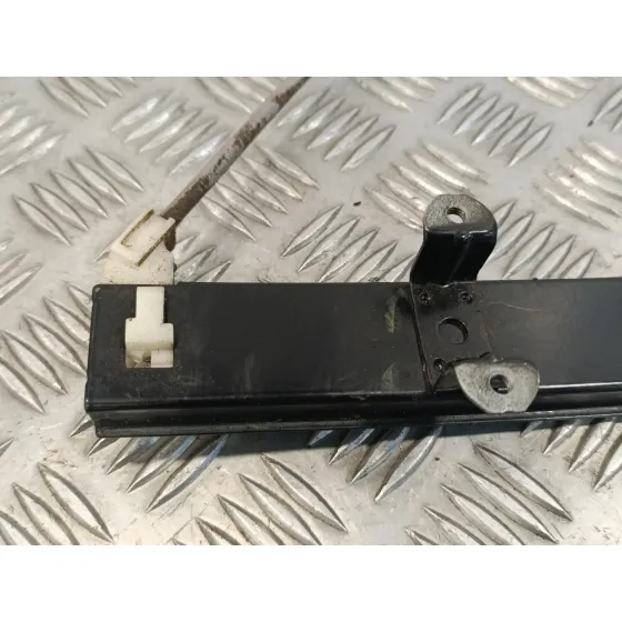 Elevalunas Delantero Derecho para Nissan Micra (K12E)