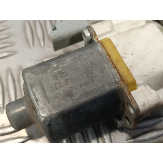 Elevalunas Delantero Derecho para Nissan Micra (K12E)